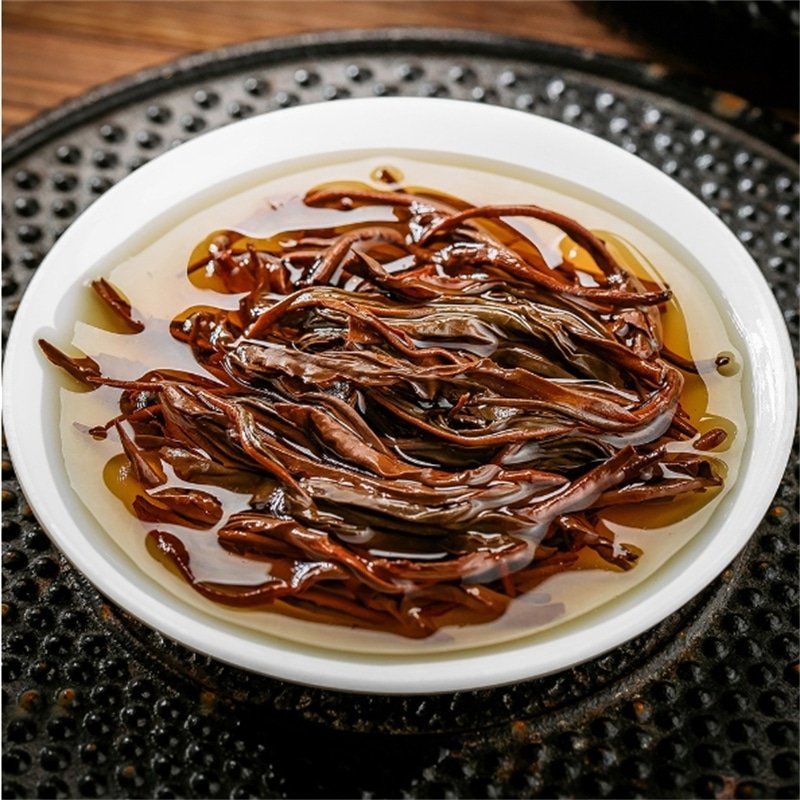 brewe tea leaves of fragrant snail keemun black tea