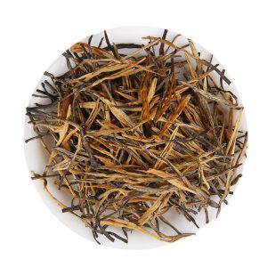 dry tea leaves of yunnan golden needle black tea
