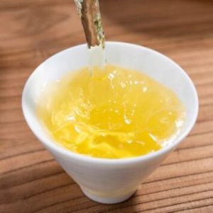 brewed dong ding oolong tea water color