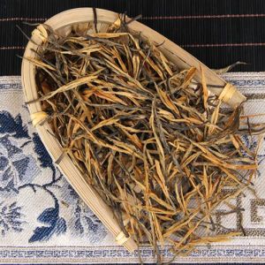dry tea leaves of first grade golden needle