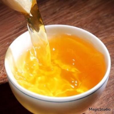 an image showing what our oolong tea water looks like after brewed