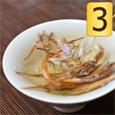 step 2 place tea for brewing golden needle black tea step 3 of brewing golden needle black tea
